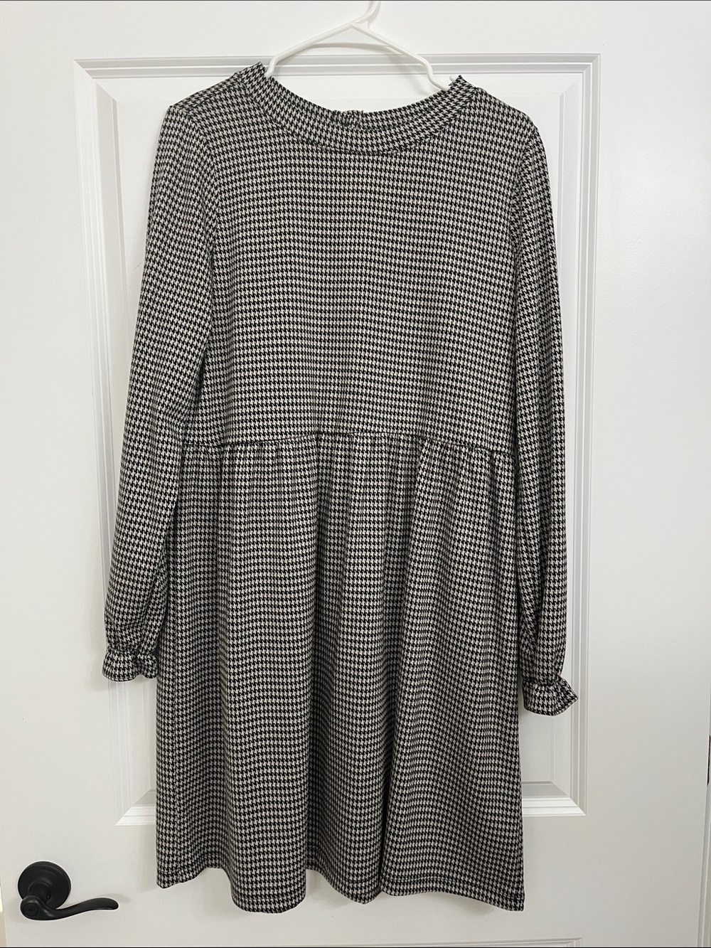LOFT Black and White Houndstooth Long Sleeve Dress medium tall